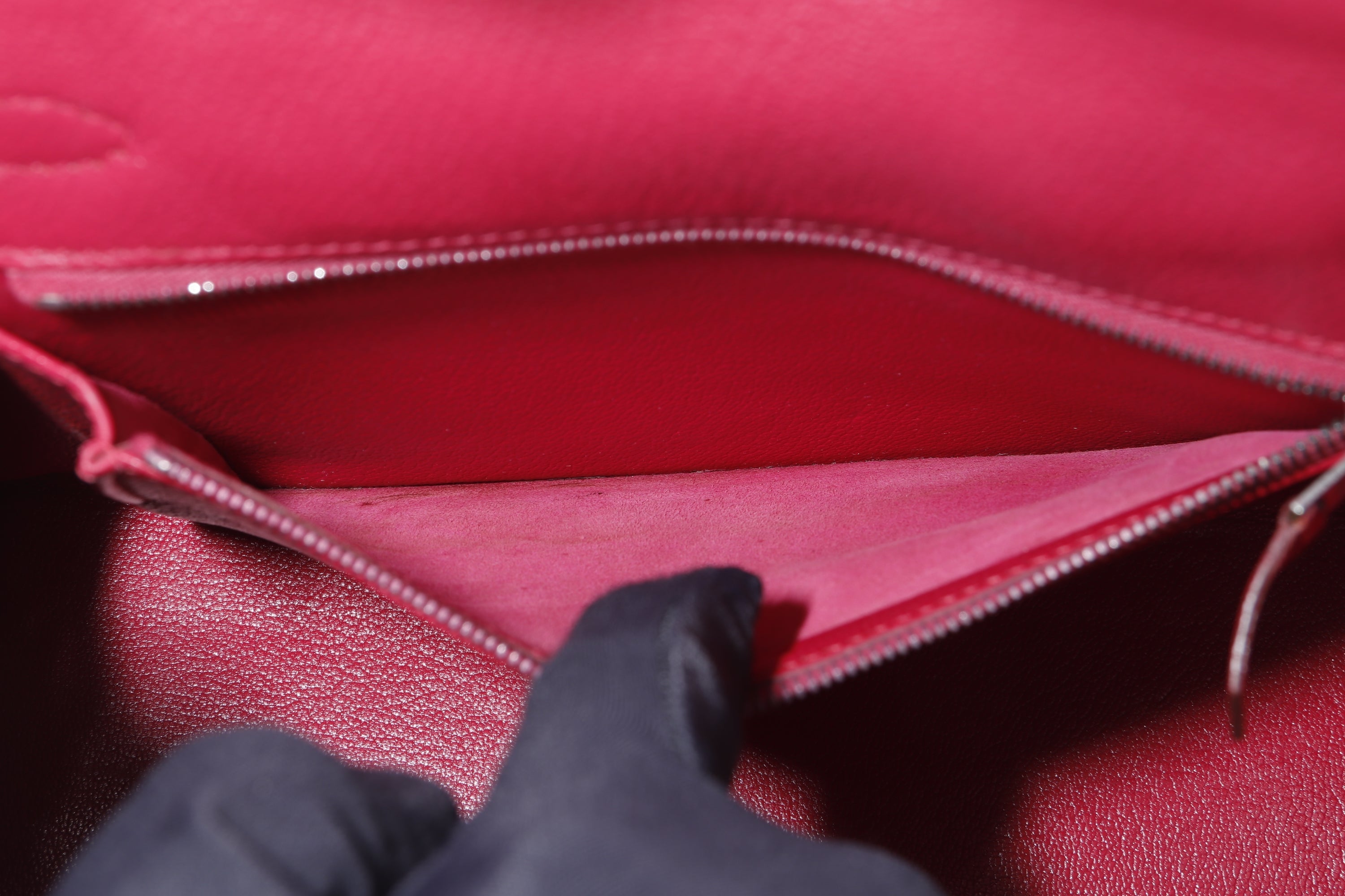 HERMES KELLY 25 (STAMP F) ROUGE VIF CHEVRE MYSORE PALLADIUM HARDWARE, WITH KEYS, LOCK, STRAP & DUST COVER