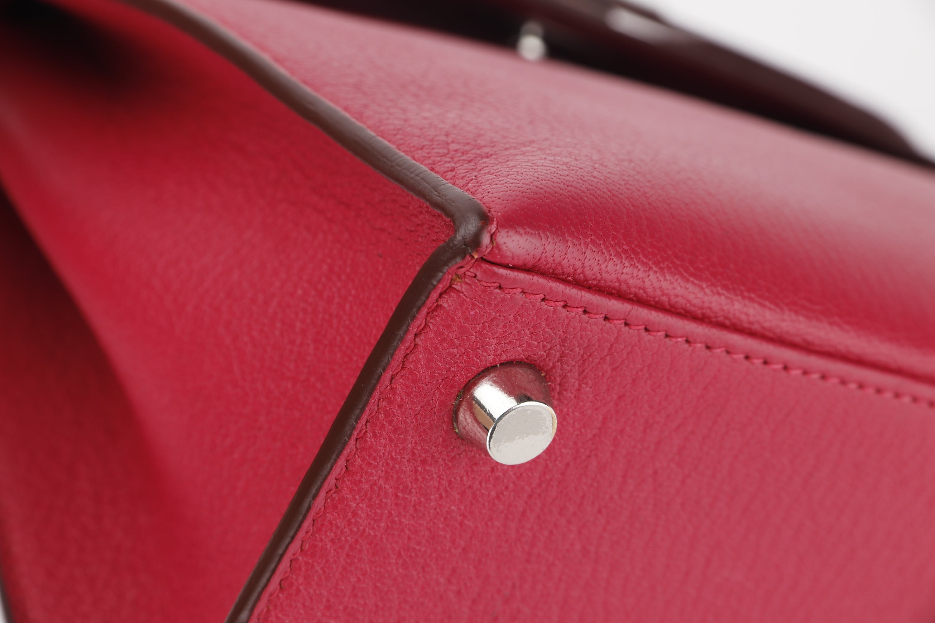 HERMES KELLY 25 (STAMP F) ROUGE VIF CHEVRE MYSORE PALLADIUM HARDWARE, WITH KEYS, LOCK, STRAP & DUST COVER