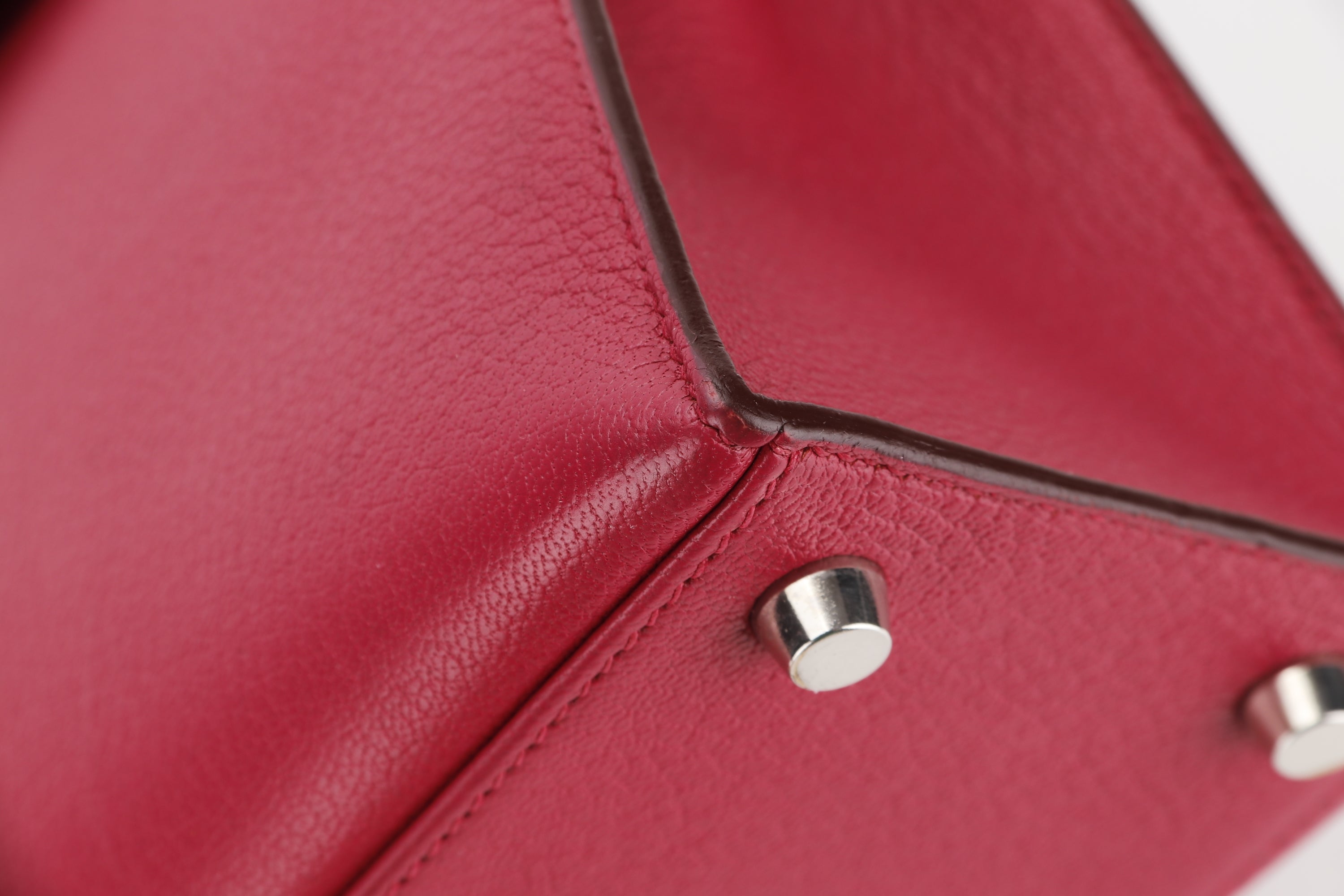 HERMES KELLY 25 (STAMP F) ROUGE VIF CHEVRE MYSORE PALLADIUM HARDWARE, WITH KEYS, LOCK, STRAP & DUST COVER