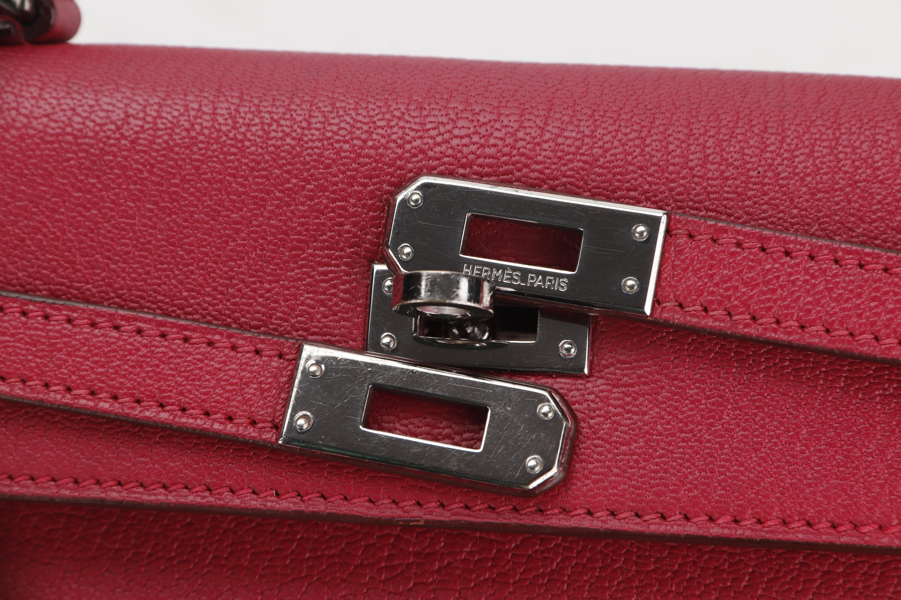 HERMES KELLY 25 (STAMP F) ROUGE VIF CHEVRE MYSORE PALLADIUM HARDWARE, WITH KEYS, LOCK, STRAP & DUST COVER