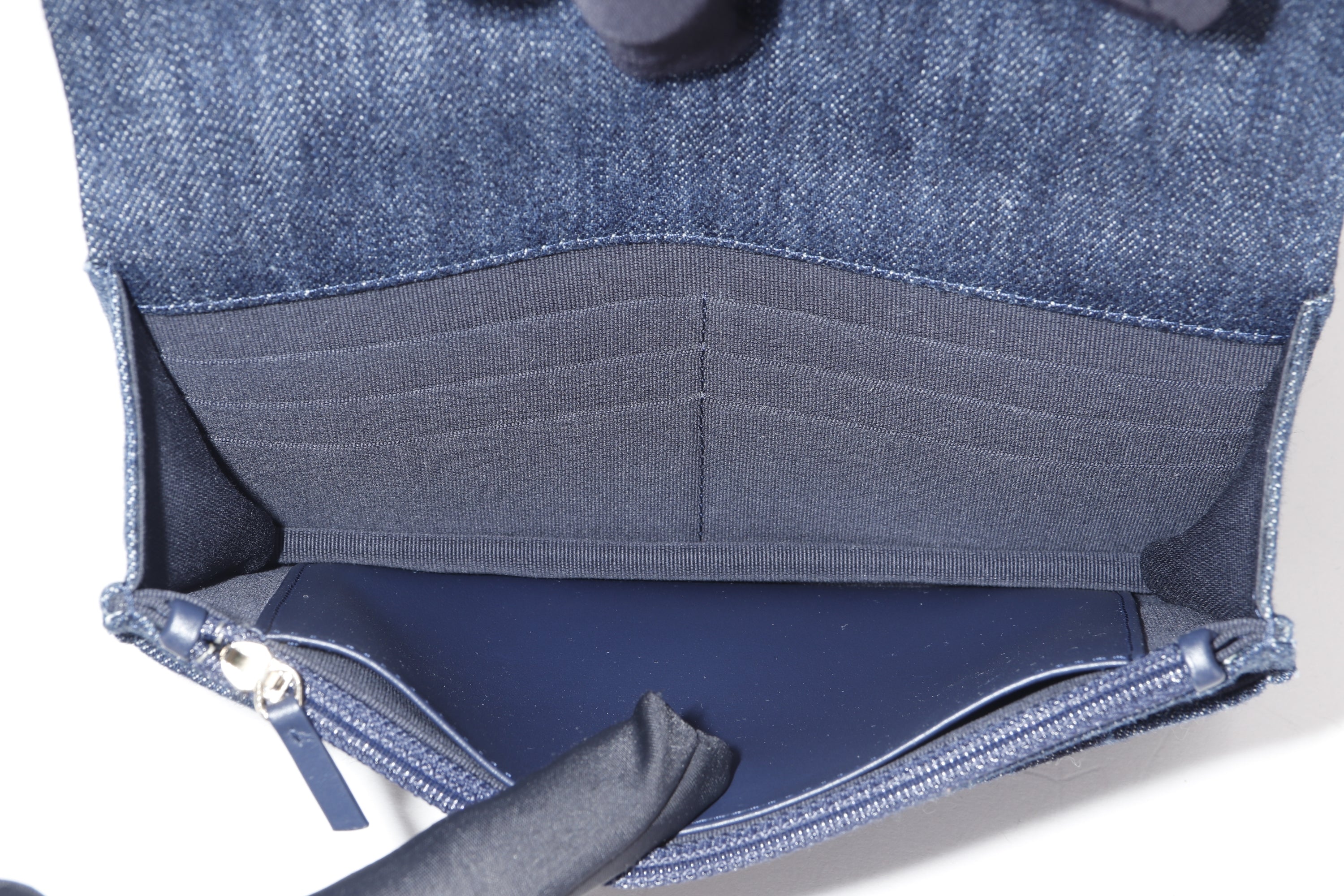 CHANEL 19 BLUE DENIM WALLET ON CHAIN (JX7Txxxx), WITH DUST COVER
