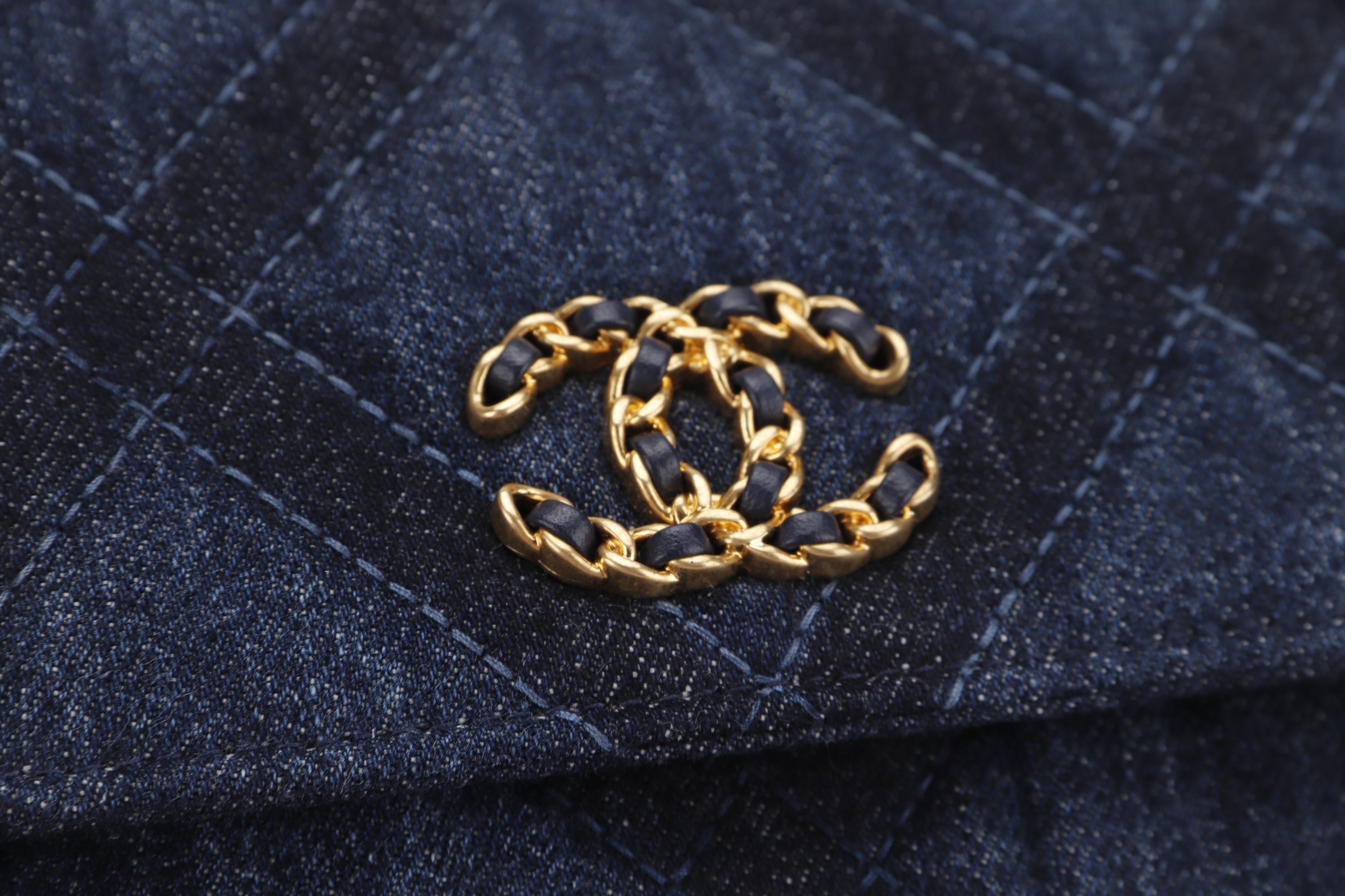 CHANEL 19 BLUE DENIM WALLET ON CHAIN (JX7Txxxx), WITH DUST COVER
