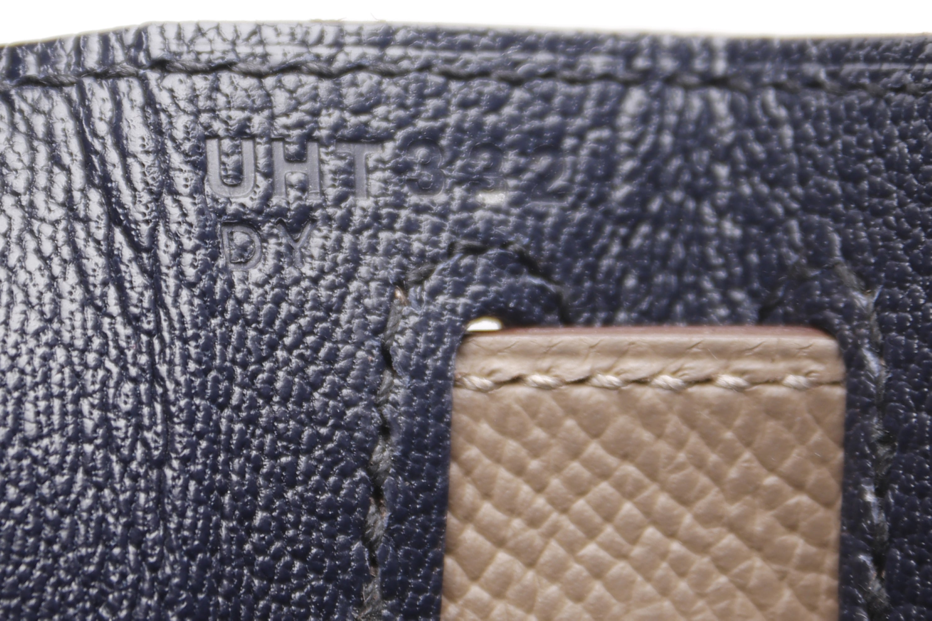 HERMES KELLY 28 CASAQUE (STAMP U (2022)) ETOUPE, SESAME & BLUE INDIGO, EPSOM SILVER HADRWARE, WITH KEYS, LOCK, STRAP, RAINCOAT & DUST COVER
