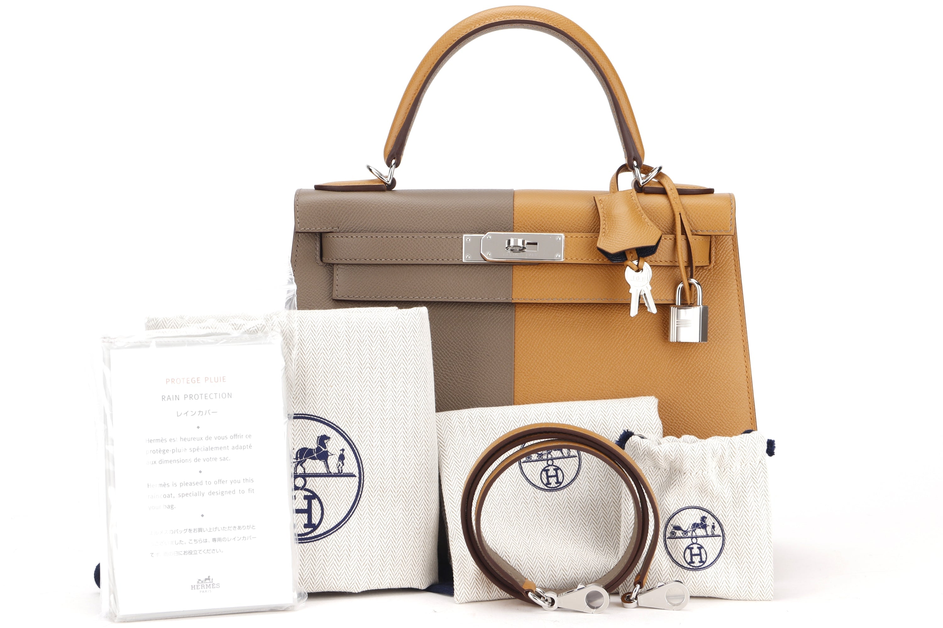 HERMES KELLY 28 CASAQUE (STAMP U (2022)) ETOUPE, SESAME & BLUE INDIGO, EPSOM SILVER HADRWARE, WITH KEYS, LOCK, STRAP, RAINCOAT & DUST COVER