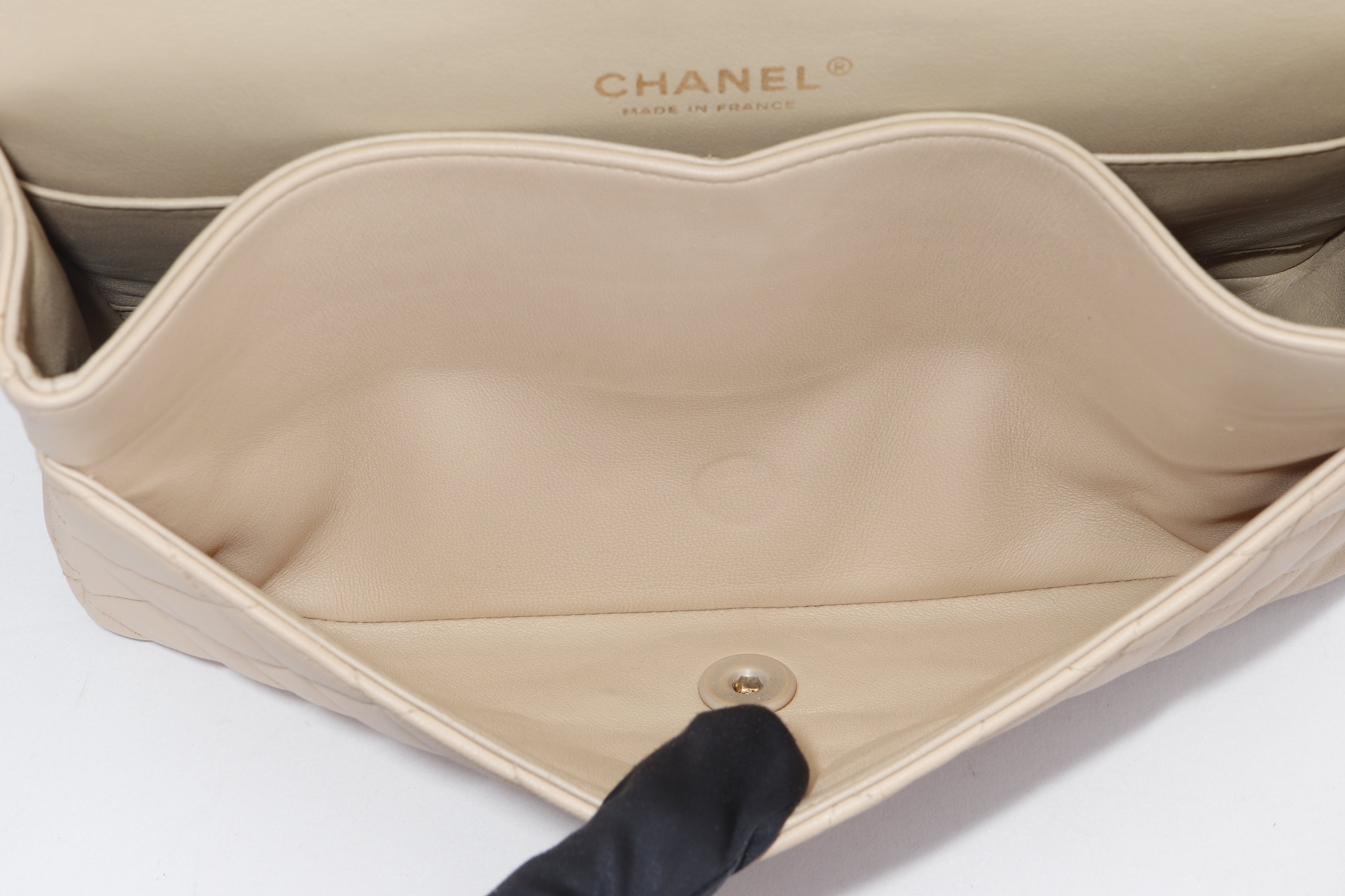 CHANEL CLASSIC DOUBLE FLAP (1543xxxx) MEDIUM BEIGE LAMBSKIN, GOLD HARDWARE, NO CARD & DUST COVER