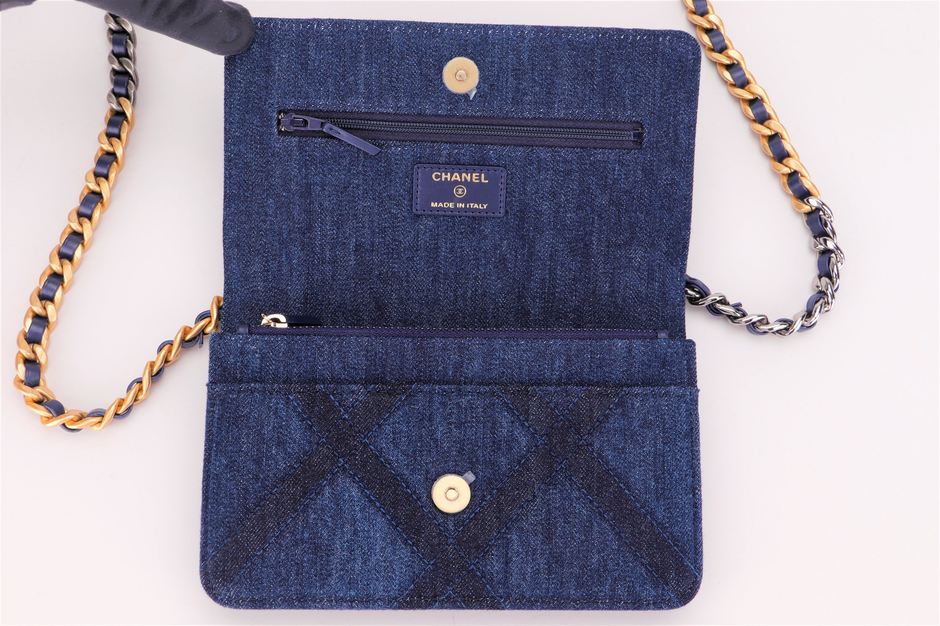 CHANEL 19 BLUE DENIM WALLET ON CHAIN (JX7Txxxx), WITH DUST COVER