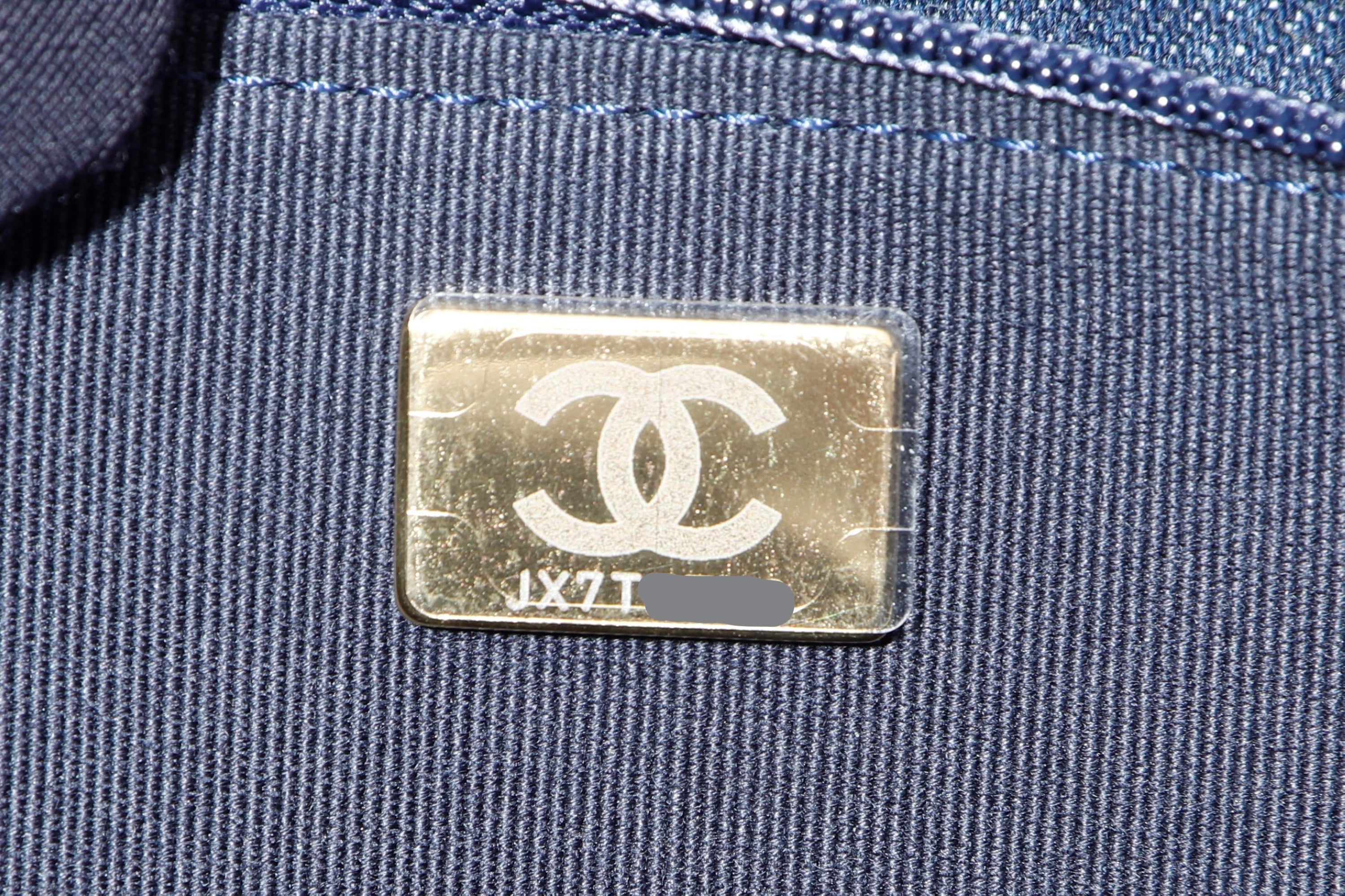 CHANEL 19 BLUE DENIM WALLET ON CHAIN (JX7Txxxx), WITH DUST COVER