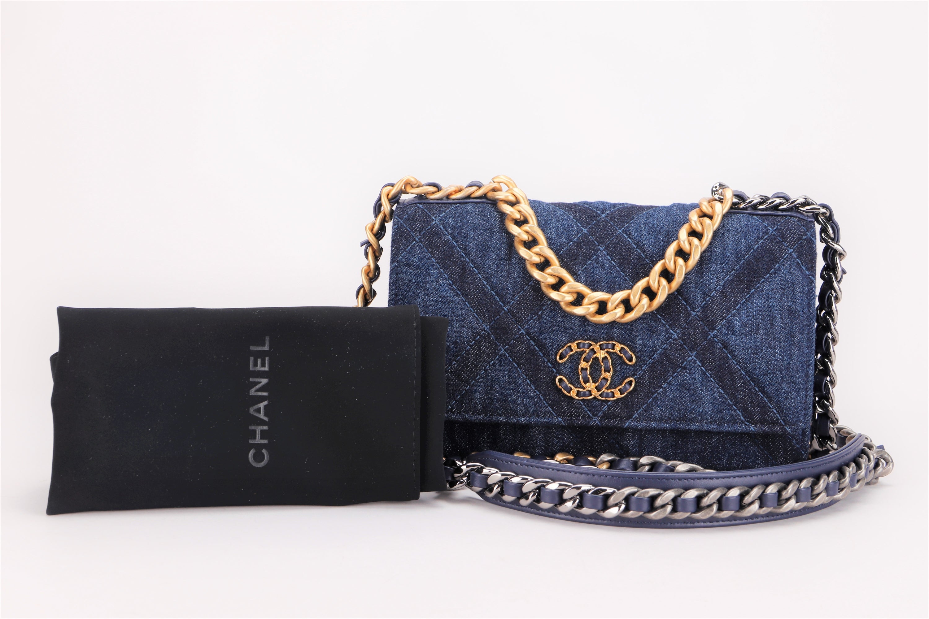 CHANEL 19 BLUE DENIM WALLET ON CHAIN (JX7Txxxx), WITH DUST COVER